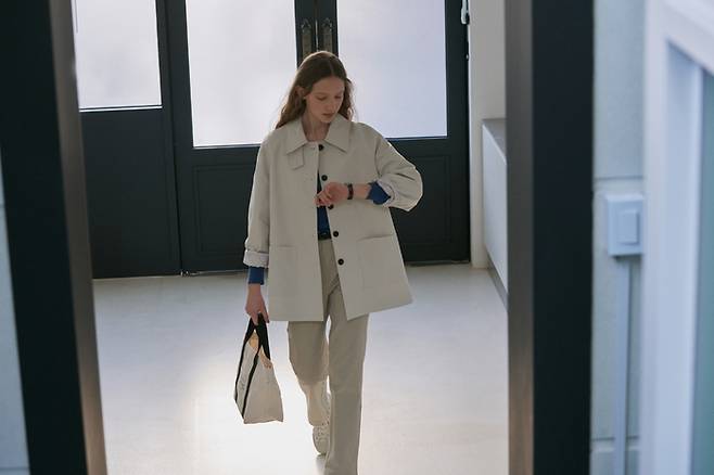 유라고의 인기 상품 ‘맥 하프 트렌치 코트’