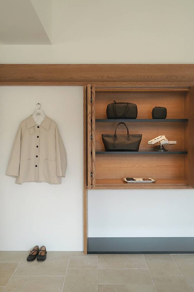 유라고 한남 플래그십 스토어 내부