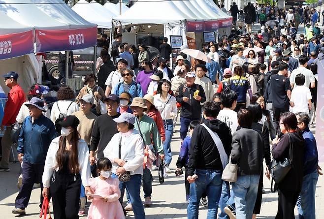 제37회 여주도자기축제가 황금연휴 기간 동안 무려 78만5000명의 관광객이 찾아 역대급 흥행을 기록했다. /사진제공=이천시