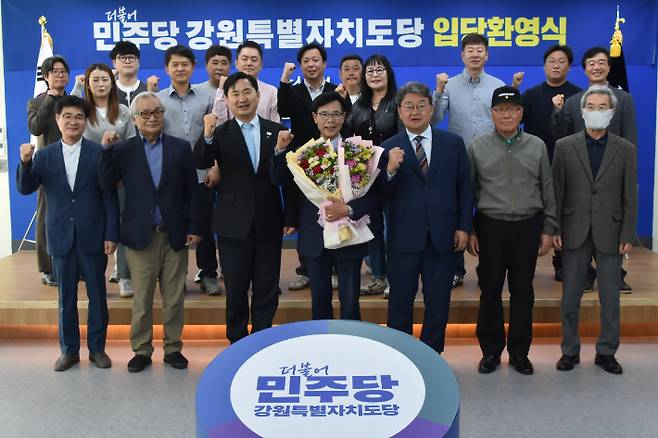 국민의힘 출신으로 민선 7기 강릉시장을 역임했던 김한근 전 시장이 더불어민주당에 입당했다. 민주당 강원도당 제공