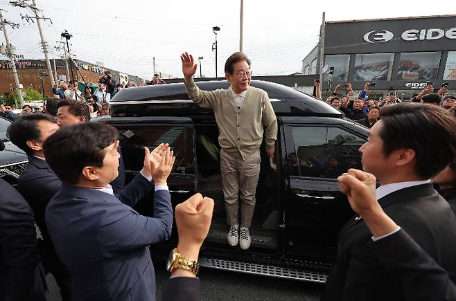 더불어민주당 이재명 후보는 6일 금산을 시작으로 청양, 예산 등 이틀간 충청 '경청투어'를 이어갔다. 연합뉴스