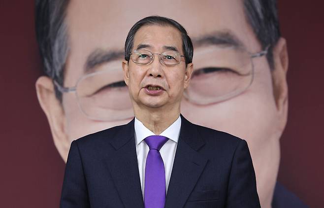 무소속 한덕수 대통령선거 예비후보가 7일 서울 영등포구 선거캠프 사무실에서 열린 기자회견에서 대선 단일화와 관련해 발언하고 있다. ⓒ연합뉴스