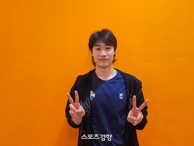 강원 이지호가 지난 6일 제주월드컵경기장에서 열린 K리그1 제주 원정을 마친 뒤 올해 목표를 밝히며 환하게 웃고 있다. 황민국 기자