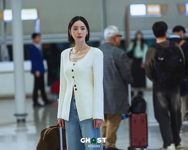 tvN 드라마 ‘이혼보험’에 전나래 역으로 출연한 배우 이다희. 사진 고스트스튜디오