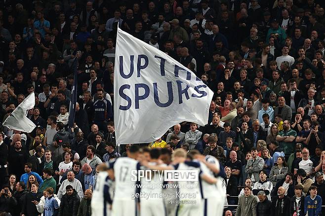 ▲ 시즌 중반까지만 하더라도 부상자가 많아 제대로 정상 전력을 가동하기 어렵다는 동정론이 포스테코글루를 감쌌다. 오히려 결정력인 상황에서 침묵한 주장 손흥민에게 비난의 무게가 더 쏠렸다가 부상으로 부재한 상황에서 촤악의 경기력이 나오자 그를 그리워하는 여론이 눈덩이처럼 커졌다.