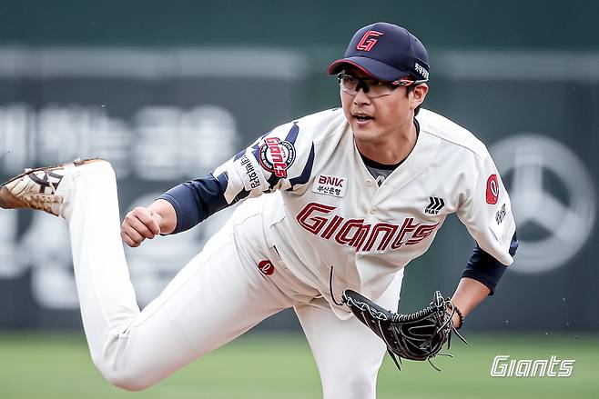 롯데 투수 박세웅은 6일 사직구장에서 열린 '2025 신한 SOL Bank KBO 리그' SSG와 주중 3연전 두 번째 경기에서 선발 등판했다. 7이닝 무실점 완벽투로 시즌 7승(1패)을 챙겨 다승 단독 선두로 올라섰다. 롯데 자이언츠