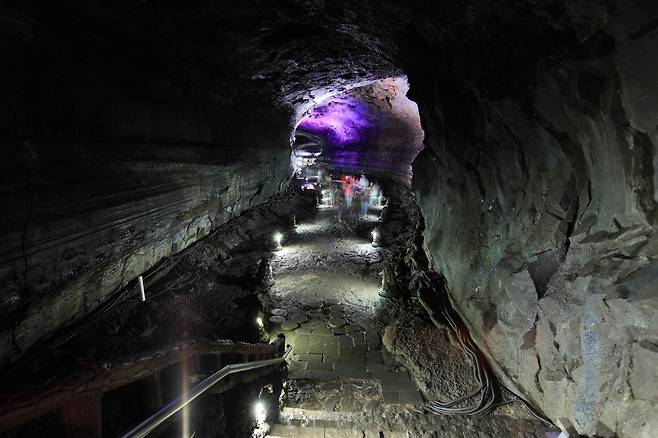 만장굴 내부 모습. 사진=비짓제주 제공