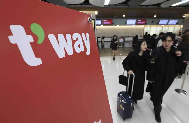 티웨이항공이 이달 새 이사회를 구성할 예정이지만 소액주주들의 행보는 이사회 구성 추진에 변수로 작용할 것이란 전망이다. 사진은 김포국제공항 국내선청사. /사진=뉴시스