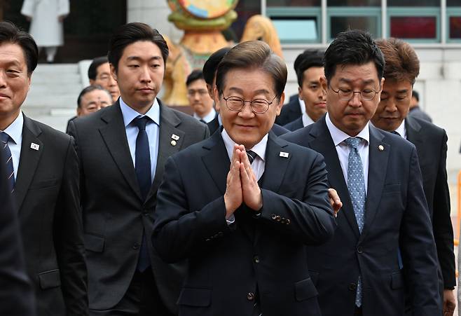 더불어민주당 이재명 대선 후보가 지난 5일 서울 종로구 조계사에서 열린 불기 2569년 부처님오신날 봉축법요식에 참석하고 있다. 박해묵 기자