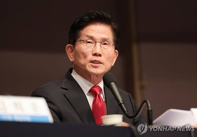 관훈클럽 토론회서 발언하는 김문수 후보 (서울=연합뉴스) 김인철 기자 = 국민의힘 김문수 대선 후보가 8일 서울 중구 한국프레스센터에서 열린 관훈클럽 토론회에서 발언하고 있다. 2025.5.8 yatoya@yna.co.kr