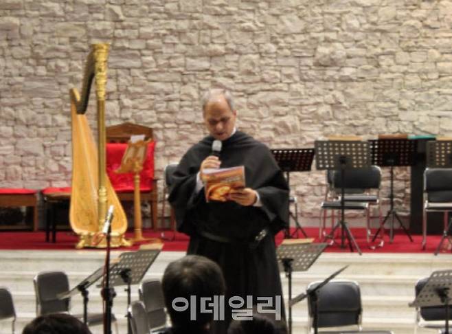 성 아우구스티노 수도회 한국지부가 공개한 레오 14세 신임 교황의 과거 방한 당시 모습(사진=성 아우구스티노 수도회 한국지부)