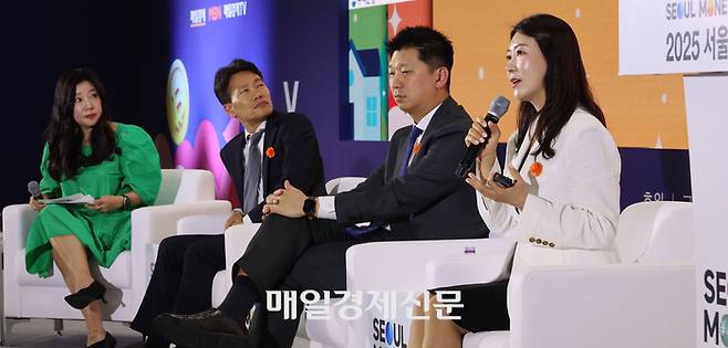 9일 열린 서울머니쇼 ‘일타 PB의 주식투자’ 세미나에서 올해 투자 전략에 대해 전문가들이 분석하고 있다. 이승환기자