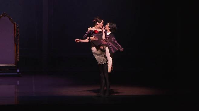 국립발레단 '카멜리아 레이디'의 한 장면 (영상취재 김봉근)