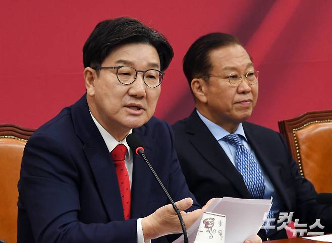 국회에서 열린 비상대책위원회 회의에 참석한 권성동 원내대표가 발언을 하는 모습. 황진환 기자