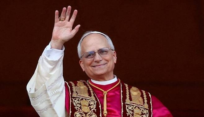 새 교황으로 선출된 로버트 프랜시스 프레보스트 추기경. 새 교황 즉위명은 레오 14세다. 연합뉴스