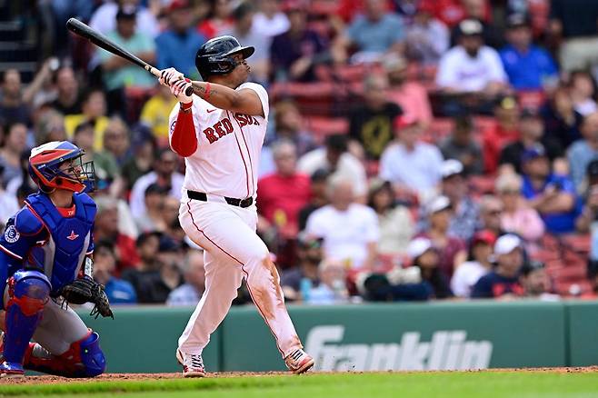 보스턴 내야수 데버스는 최근 팀이 자신에게 포지션 변경을 제안한 것에 분노했다. 비시즌부터 수비 포지션을 두고 데버스와 구단이 첨예해지고 있다. 연합뉴스 AFP