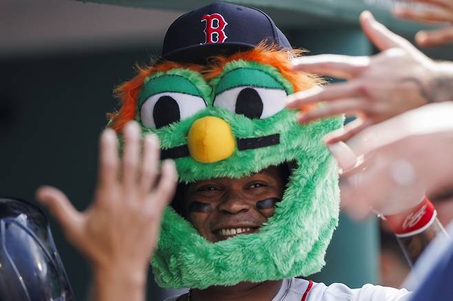 보스턴 내야수 데버스는 최근 팀이 자신에게 포지션 변경을 제안한 것에 분노했다. 비시즌부터 수비 포지션을 두고 데버스와 구단이 첨예해지고 있다. 연합뉴스 EPA