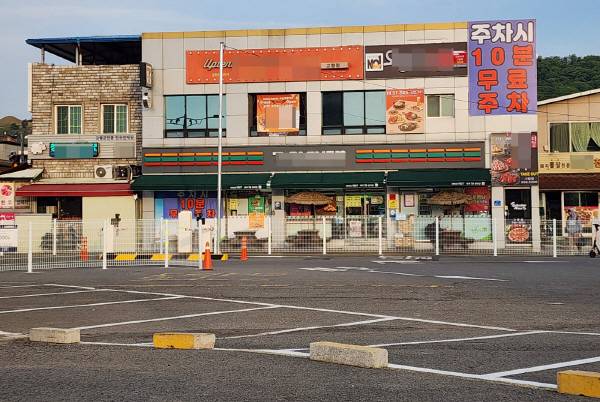 차단기와 철망 펜스로 둘러 쌓인 고령시외버스터미널. 김영우 기자