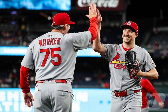 에릭 페디(오른쪽)가 MLB 데뷔 첫 완봉승을 거뒀다.ⓒ AFP=뉴스1