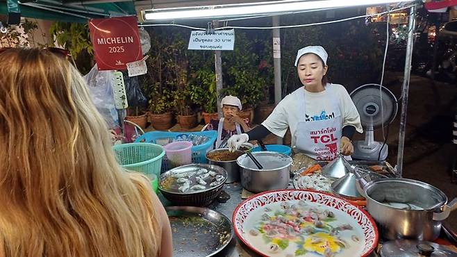 수라타니 야시장 미쉐린 디저트.