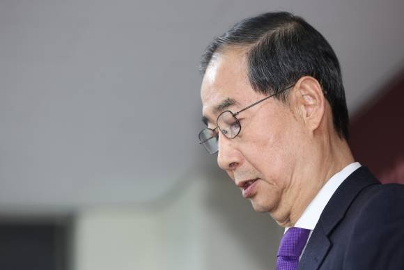 무소속 한덕수 대통령선거 예비후보가 7일 서울 영등포구 선거캠프 사무실에서 열린 기자회견에서 대선 단일화와 관련해 발언하고 있다. 2025.5.7 연합뉴스