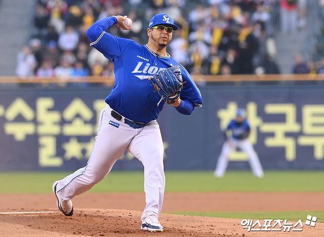 삼성 라이온즈 투수 아리엘 후라도가 경기에 등판해 투구하고 있다. 엑스포츠뉴스 DB