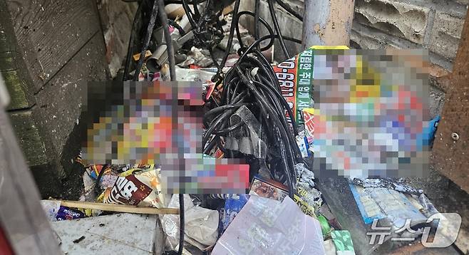 9일 오전 청주시 복대동 일대에 불법 전단 투기가 이뤄진 현장.2025.5.9/뉴스1 이재규 기자