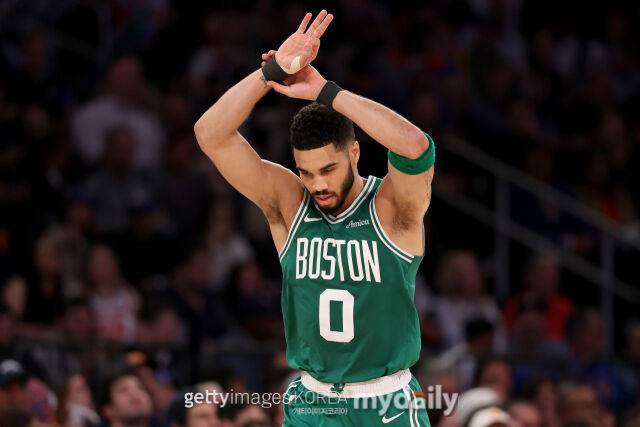 11일 뉴욕과 경기에서 3점포를 성공한 후 세리머니하는 테이텀. /게티이미지코리아