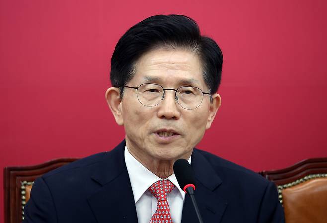 김문수 국민의힘 대선 후보가 11일 서울 여의도 국회에서 열린 중앙선거대책위원회의에서 발언하고 있다. 뉴시스