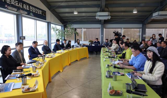 유인촌 장관이 7일 속초 현장간담회를 진행하고 있다. 사진 제공=문체부