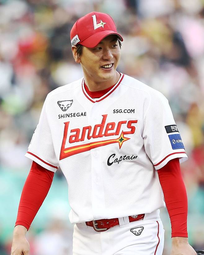 ▲ 7이닝 1실점 역투로 팀의 더블헤더 싹쓸이를 이끈 김광현 ⓒSSG랜더스