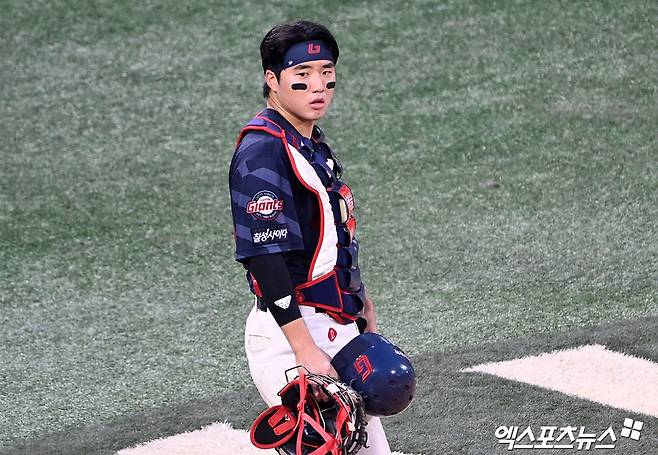 롯데 포수 손성빈은 11일 수원KT위즈파크에서 열린 '2025 신한 SOL Bank KBO 리그' KT와 더블헤더 2경기에서 대수비로 교체 출전했다. 8회초 상대 구원 투수 손동현의 포크볼에 머리를 맞았지만, 정상적으로 경기를 끝냈다. 엑스포츠뉴스 DB