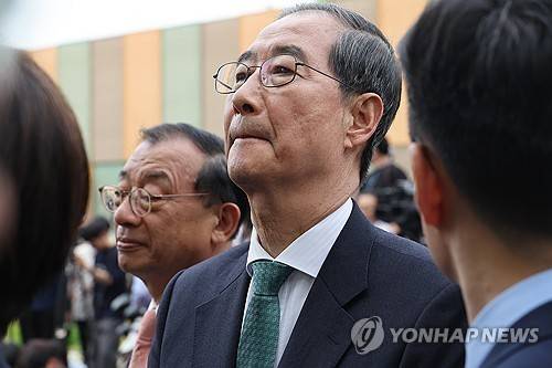 생각에 잠긴 한덕수 대선 예비후보 (서울=연합뉴스) 박동주 기자 = 한덕수 대선 예비후보가 8일 서울 국회 사랑재에 위치한 커피숍에서 국민의힘 김문수 대선후보와 후보 단일화 관련 회동을 마치고 생각에 잠겨 있다. 2025.5.8
pdj6635@yna.co.kr
(끝)