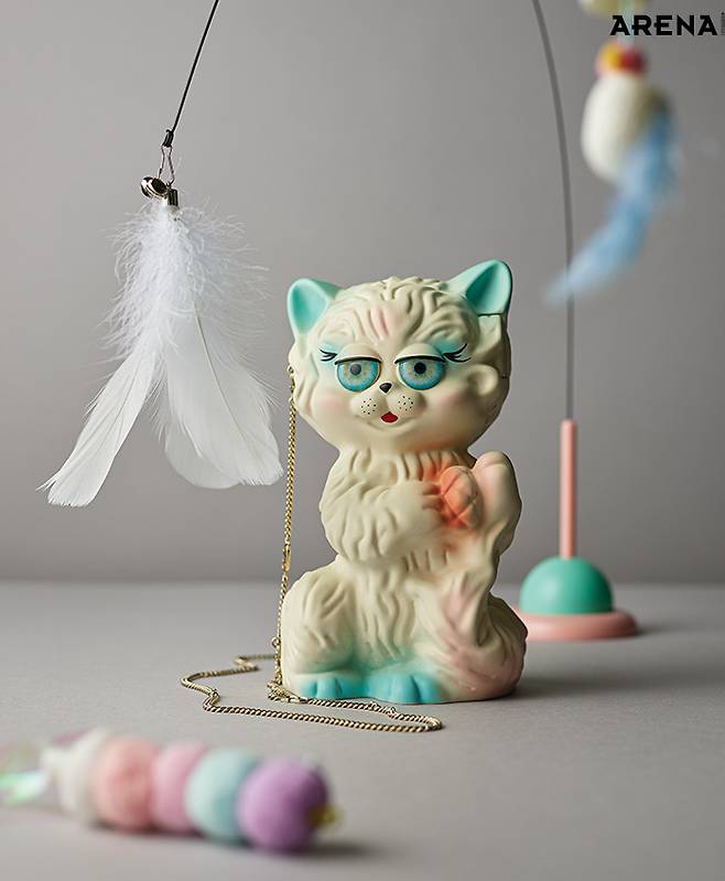 고양이 모습의 샤 드 라 메종 백 730만원 발렌티노 가라바니 제품.