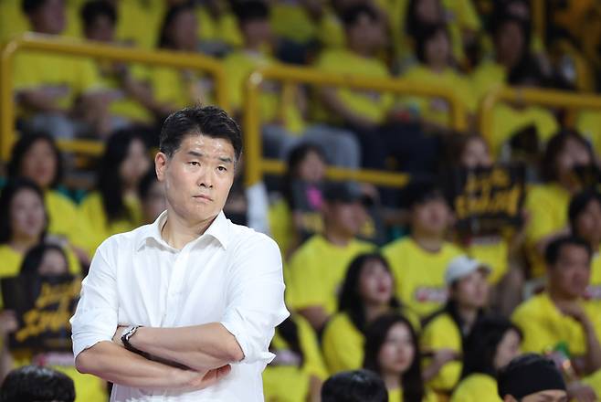 아쉽게 무패 우승을 놓쳤다. LG 조상현 감독은 “5차전에서 시리즈를 끝나겠다”는 각오다. 사진 | 연합뉴스