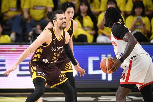 자밀 워니(오른쪽). ⓒKBL