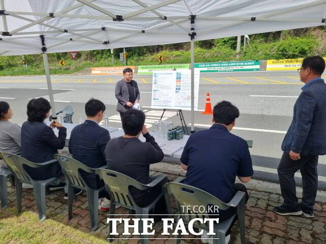 부여군 은산면에서 ‘제6차 국도·국지도 건설 5개년 계획' 예타 현장조사가 이뤄지고 있다. /부여군