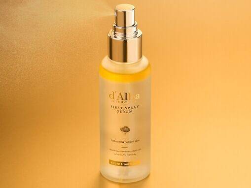 K뷰티 브랜드 달바 대표 제품인 화이트 트러플 퍼스트 스프레이 세럼. /달바글로벌 제공