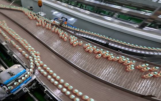 야쿠르트는 생산부터 유통까지 총 25단계를 거치는데 hy 팽택공장 견학을 통해 그 과정을 엿볼 수 있다.