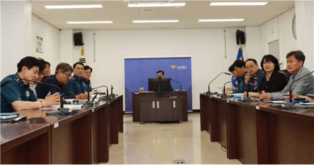 ▲익산경찰서가 12일 2층 소통실에서 제21대 대선 대비 지휘부 확대회의를 실시하는 모습 ⓒ익산서