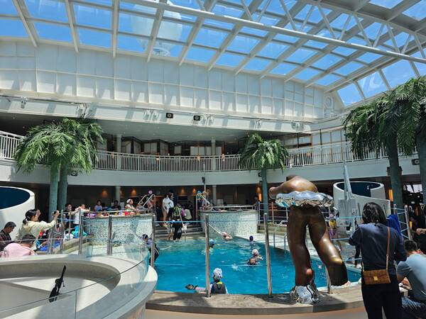 제주 첫 준모항 시대를 연 13만5000톤급 초대형 크루즈선 '아도라 매직시티'호 내부 시설. ⓒ제주의소리