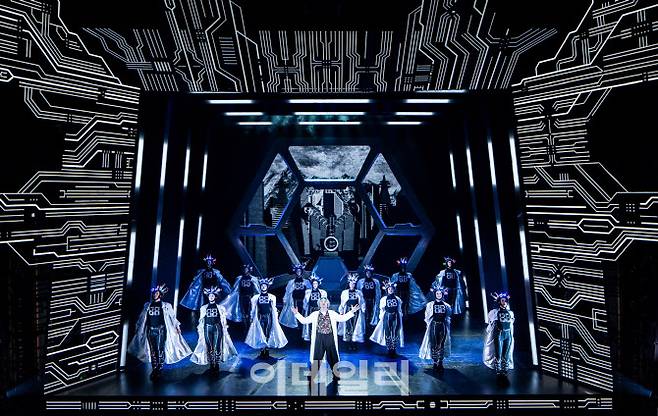 뮤지컬 ‘백투더퓨처’ 런던 공연의 한 장면(사진=Sean Ebsworth Barnes)