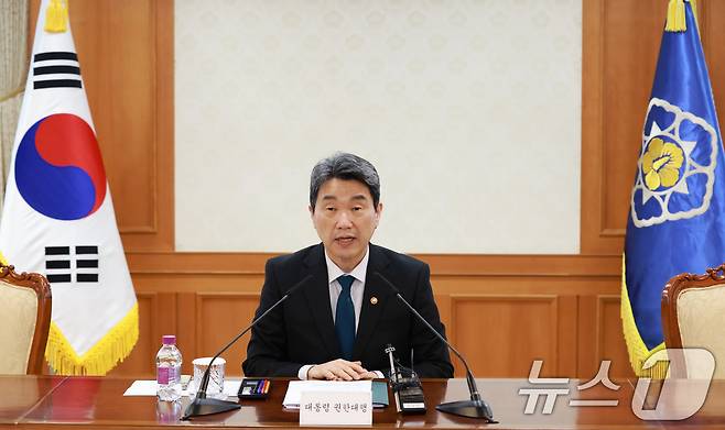 이주호 대통령 권한대행 부총리 겸 교육부 장관이 12일 서울 종로구 정부서울청사에서 열린 제21대 대통령선거 대비 공명선거 관계장관 회의에서 발언하고 있다. (교육부 제공, 재판매 및 DB 금지) 2025.5.12/뉴스1 ⓒ News1 임세영 기자