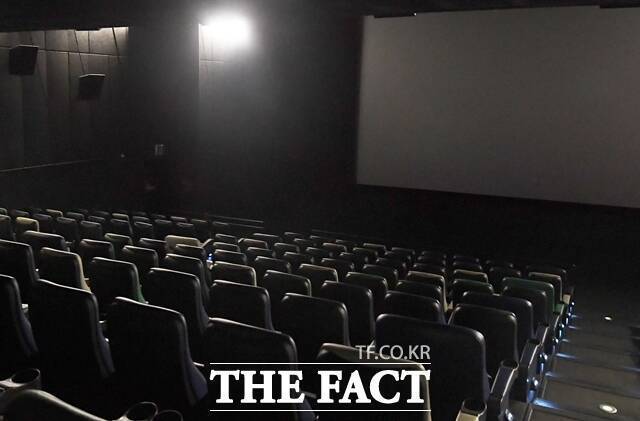 롯데시네마와 메가박스가 합병을 발표하면서 양 사를 비롯해 1위 CGV의 주가 흐름에도 관심이 쏠리고 있다. /더팩트 DB