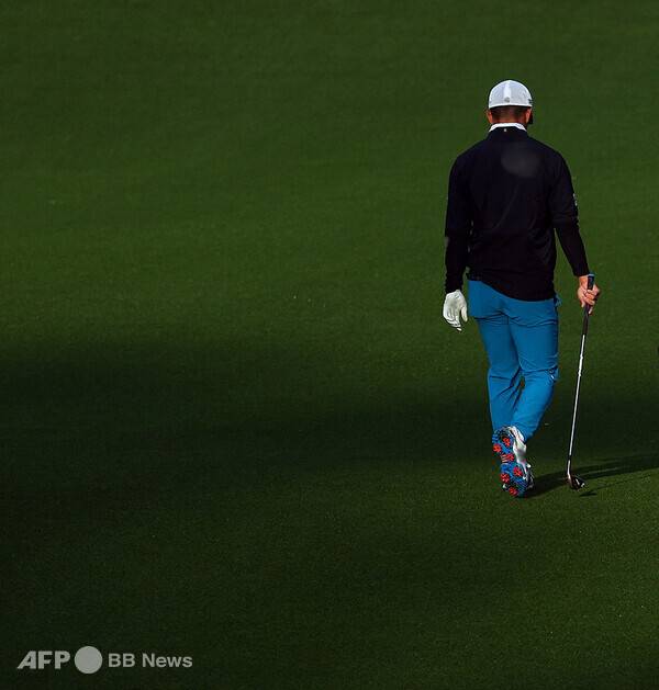 참고 이미지입니다. 프로 골프 선수가 연습라운드를 하는 모습입니다. 사진제공=ⓒAFPBBNews = News1 (사진을 무단으로 사용하지 마십시오.)