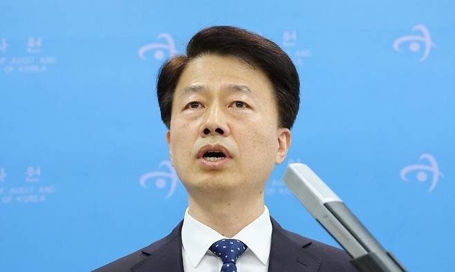 최달영 감사원 사무총장이 지난해 12월2일 서울 종로구 감사원에서 긴급 브리핑을 열고 더불어민주당의 최재해 감사원장 탄핵 추진에 대한 입장을 밝히고 있다. 김봉규 선임기자 bong9@hani.co.kr