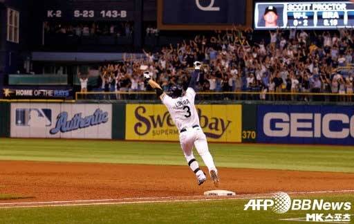 롱고리아는 지난 2011년 정규시즌 최종전에서 끝내기 홈런을 때렸다. 사진=ⓒAFPBBNews = News1