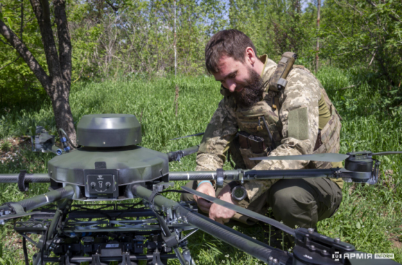 우크라이나군이 전장에서 운용 중인 뱀파이어 드론. 아미 인폼 제공