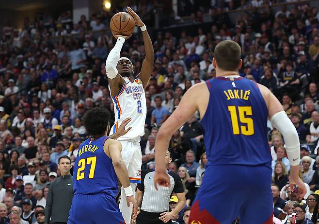 SGA가 12일 덴버전에서 외곽슛을 던지고 있다. Getty Images코리아