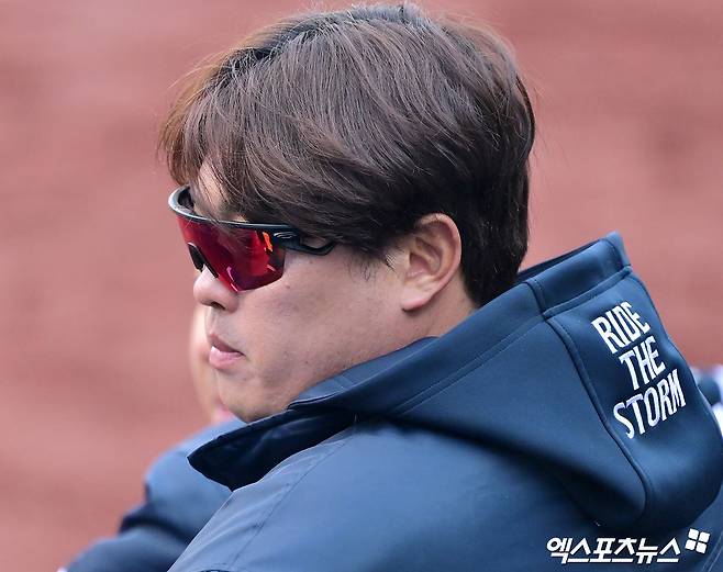 한화 투수 류현진은 오는 13일 대전한화생명볼파크에서 열릴 '2025 신한 SOL Bank KBO 리그' 두산과 주중 3연전 첫 경기에서 선발 등판한다. 그는 대전 신구장에서 극강의 투구를 선보이고 있다. 13연승을 향한 기대감이 커지는 현재다. 엑스포츠뉴스 DB